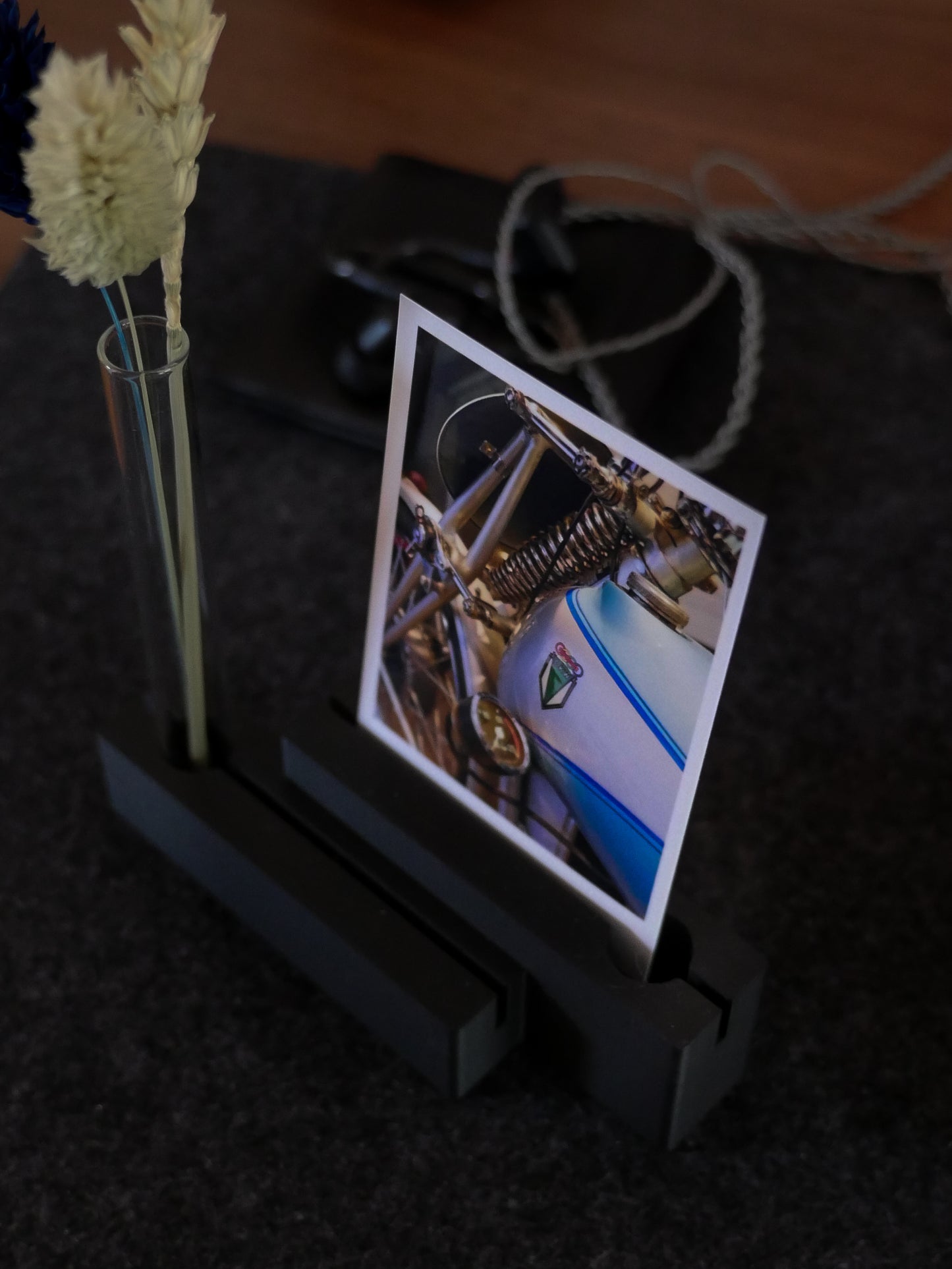 dekorativer Bild und Kartenhalter